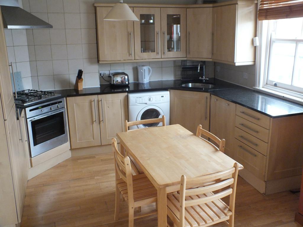 Access Earls Court Apartment London Room photo