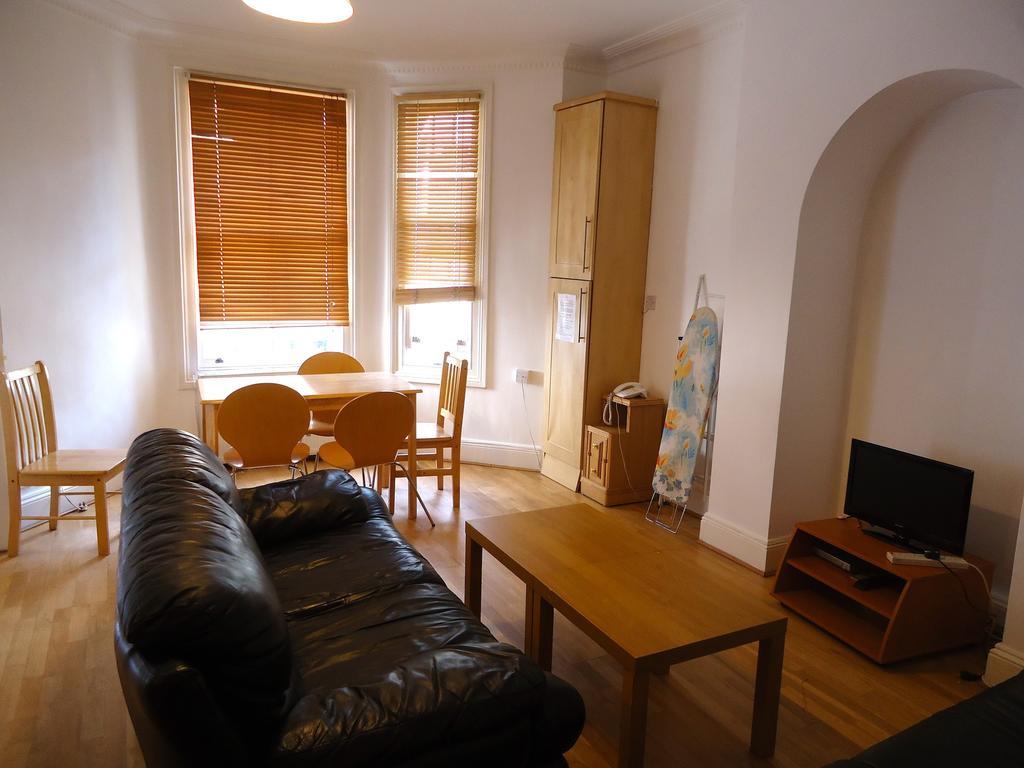 Access Earls Court Apartment London Room photo